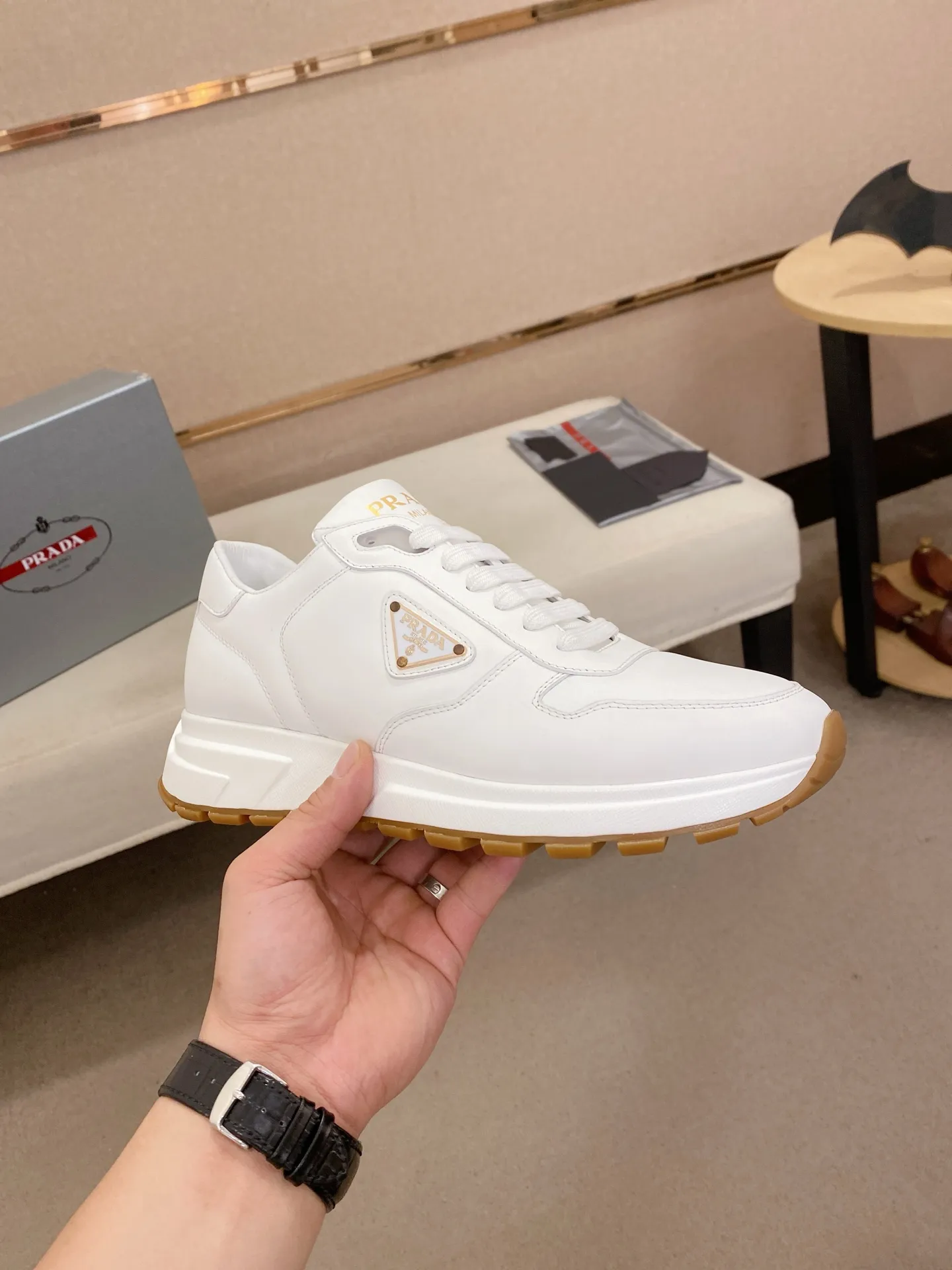 Factory price 540💰 ✔️✔️✔️High version High-quality new PRADA counters are on the market at the same time. The new men's shoes and 😘fabrics are selected from imported first-layer cowhide and are made by pure handcrafts. Lining: Full cowhide lining. 👍🏿 High-end ☄️ air-cushion molded anti-slip rubber outsole, exquisite lines, simple and elegant, comfortable and high-end for leisure travel. Code number: 38 to 44